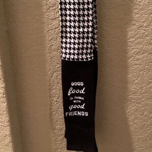 Demdaco Black and White Houndstooth Kitchen Boa—Perfect Gift 🎁
